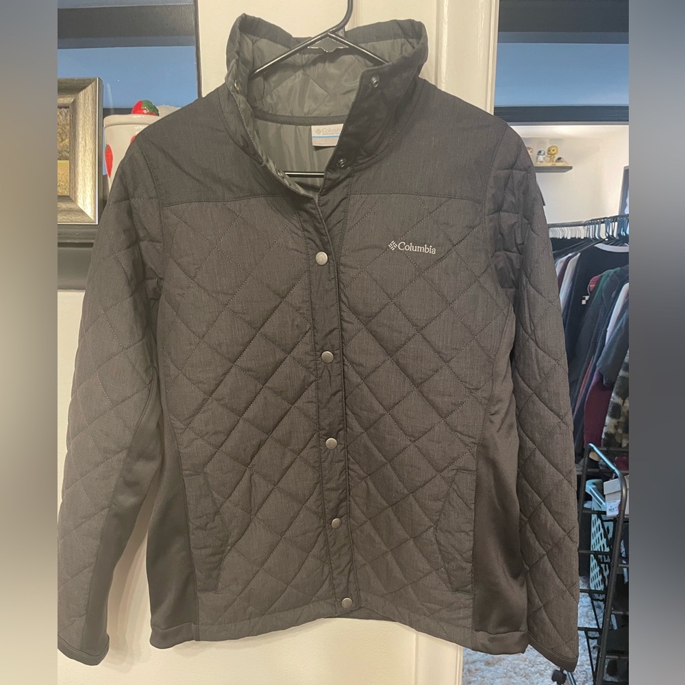 Columbia Womens jacket size Medium. Worn once! Great condition. No flaws.